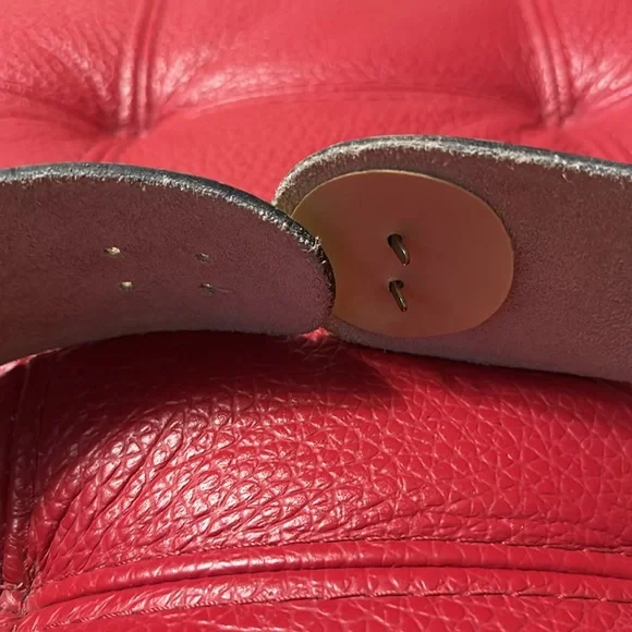 Vintage Anna Klein beige tan leather wide belt with goldtone lion head Sz M - Picture 9 of 9